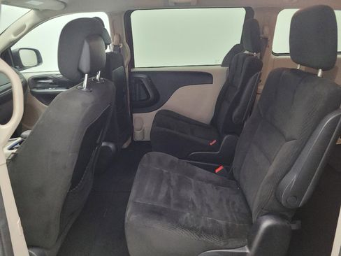 Used 2016 Dodge Grand Caravan SXT w/ Rear Park Assist Package FWD image 18