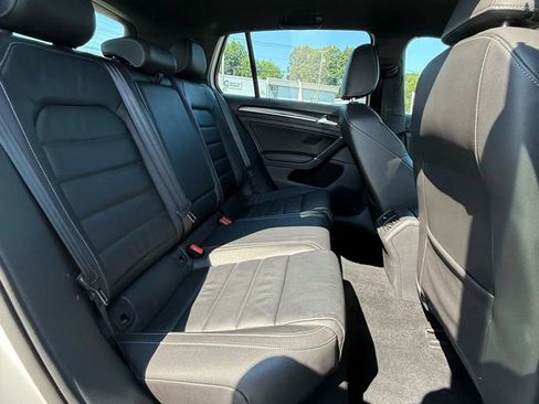 Used 2017 Volkswagen Golf R 4-Door image 11