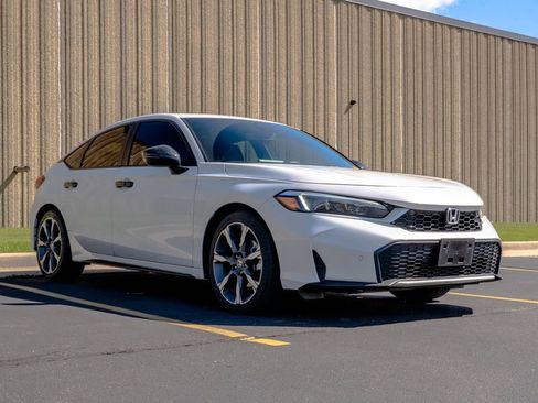 Used 2025 Honda Civic Sport Touring image 2