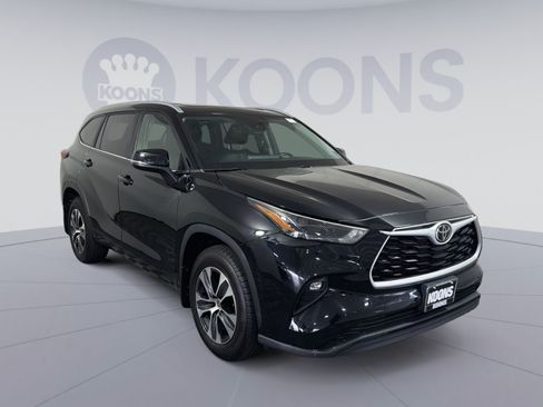 Used 2023 Toyota Highlander XLE AWD/4WD image 10