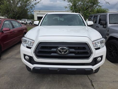 Used 2023 Toyota Tacoma SR5 w/ SR5 Appearance Package RWD image 2