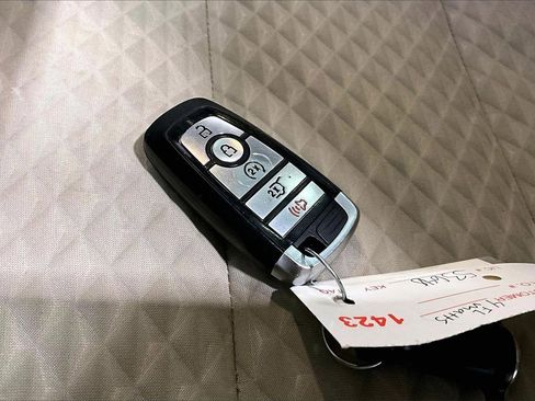 Used 2021 Ford Escape SE w/ Convenience Package image 19