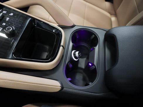 Certified 2025 Porsche Cayenne image 14