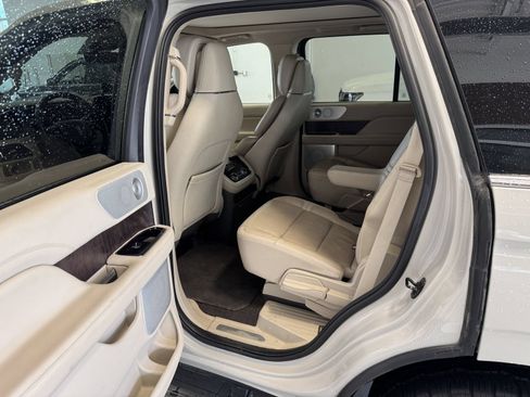 Used 2021 Lincoln Navigator Reserve w/ Luxury Package AWD/4WD image 6