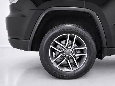 Used 2021 Jeep Grand Cherokee Limited AWD/4WD image 9