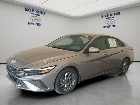 Certified 2024 Hyundai Elantra SEL FWD image 1