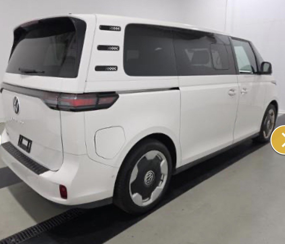Used 2025 Volkswagen ID. Buzz Pro S RWD image 6