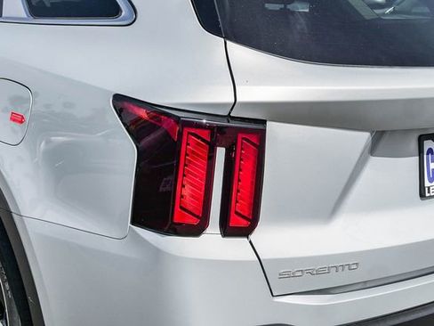 New 2026 Kia Sorento EX FWD image 8