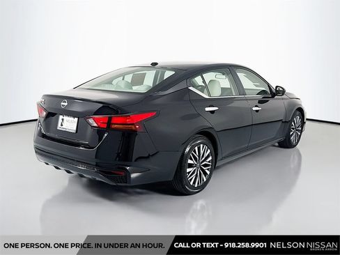 Certified 2025 Nissan Altima 2.5 SV FWD image 5