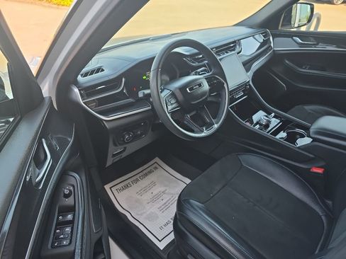 Certified 2022 Jeep Grand Cherokee Trailhawk w/ Advanced Protech Group II AWD/4WD image 11