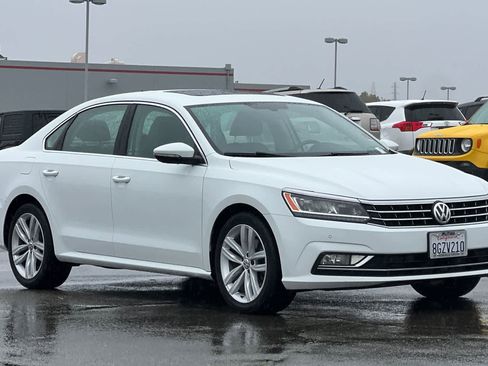 Used 2018 Volkswagen Passat 2.0T SE image 5