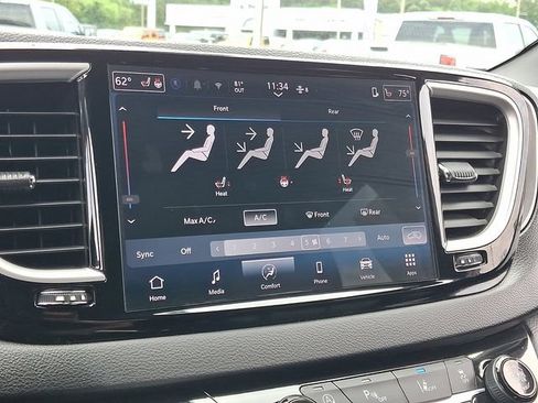 Used 2025 Chrysler Pacifica Select FWD image 17
