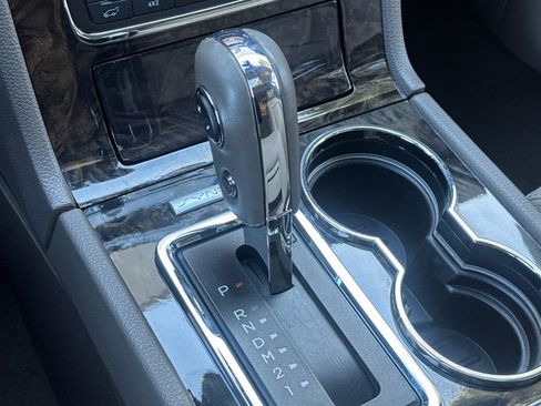 Used 2017 Lincoln Navigator Select image 22