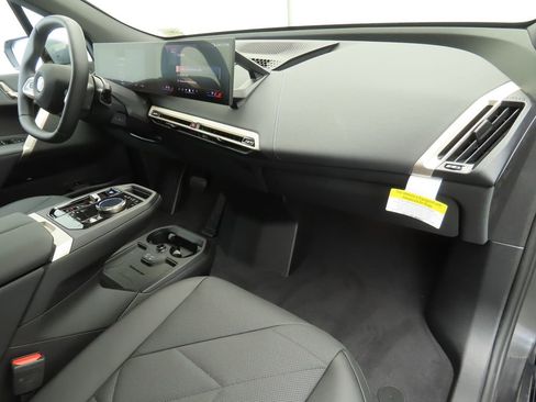 New 2026 BMW iX xDrive45 image 17