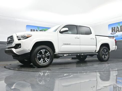 Used 2019 Toyota Tacoma TRD Sport AWD/4WD image 18