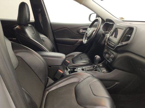 Used 2019 Jeep Cherokee Latitude Plus w/ Comfort/Convenience Group AWD/4WD image 21