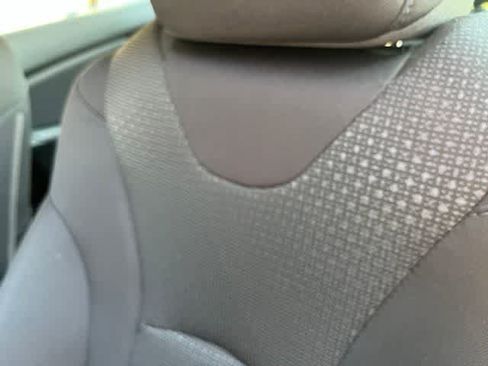Used 2022 Toyota Prius LE AWD/4WD image 7