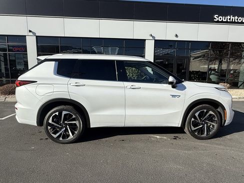 Used 2025 Mitsubishi Outlander SEL image 8
