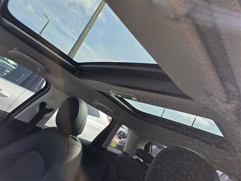 Used 2023 MINI Cooper 4-Door Hardtop image 12