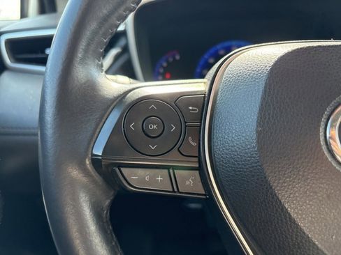 Used 2022 Toyota Corolla Cross XLE w/ Convenience Package image 14