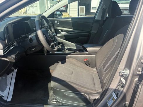 Used 2023 Hyundai Elantra SE FWD image 15