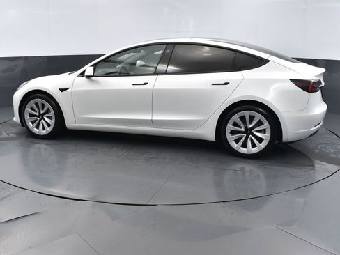 Used 2023 Tesla Model 3 Standard Range image 2