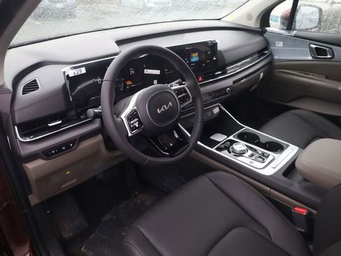 New 2026 Kia Carnival EX image 9