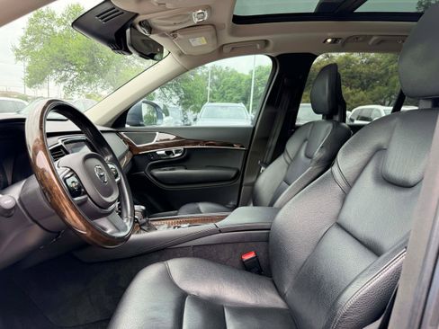 Used 2016 Volvo XC90 T6 Momentum w/ Momentum Plus Package image 10