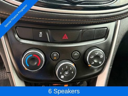 Used 2020 Chevrolet Trax LT w/ LT Convenience Package AWD/4WD image 19