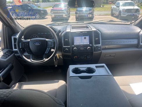 Used 2017 Ford F250 XLT w/ XLT Premium Package AWD/4WD image 19