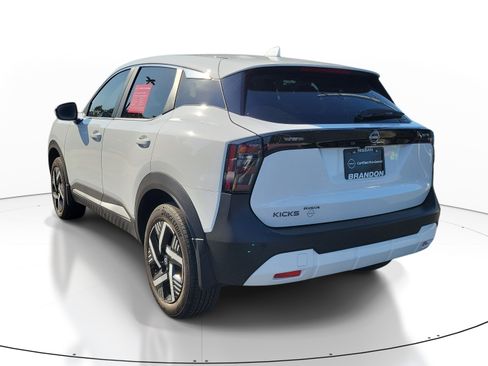 Certified 2025 Nissan Kicks SV FWD image 5