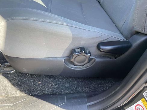 Used 2018 Toyota Tacoma SR5 w/ SR5 Appearance Package (SM) image 29