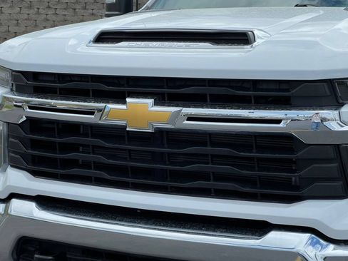 Used 2025 Chevrolet Silverado 2500 LT w/ Convenience Package AWD/4WD image 37