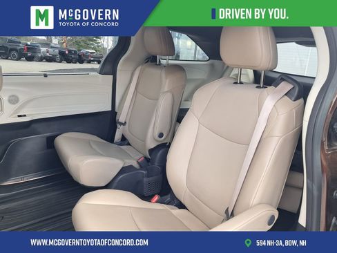 Used 2023 Toyota Sienna XLE FWD image 16