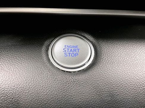 Used 2022 Hyundai Elantra SEL w/ Convenience Package FWD image 35