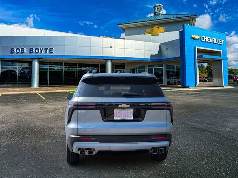 New 2026 Chevrolet Traverse LT w/ Driver Confidence Package FWD image 4