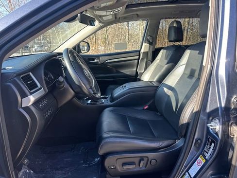 Used 2018 Toyota Highlander Limited Platinum AWD/4WD image 25