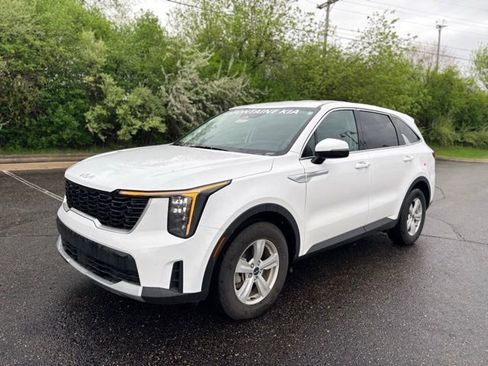 Certified 2025 Kia Sorento LX FWD image 1