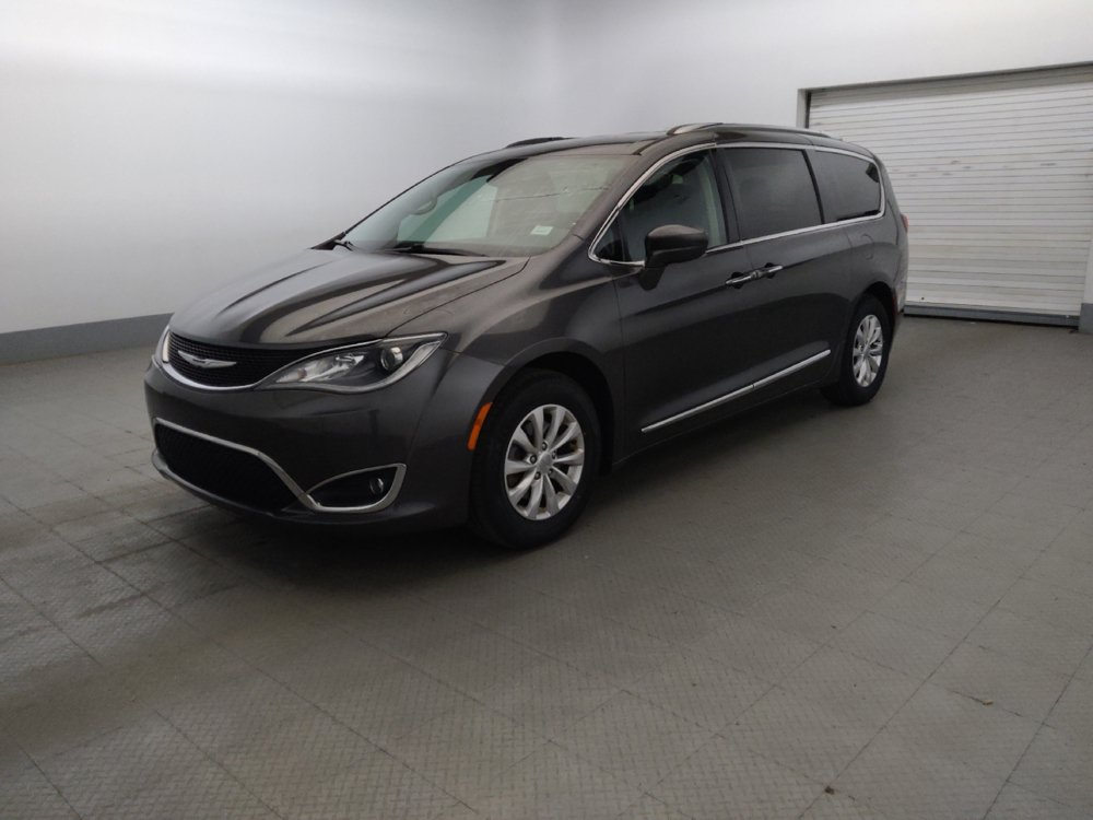 Used 2018 Chrysler Pacifica Touring-L FWD image 2