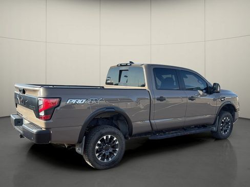 Used 2022 Nissan Titan PRO-4X AWD/4WD image 7