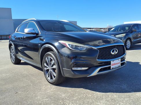 Used 2017 INFINITI QX30 Premium w/ Navigation Package image 2