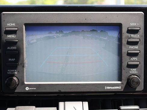 Used 2020 Toyota RAV4 XLE w/ Convenience Package FWD image 11