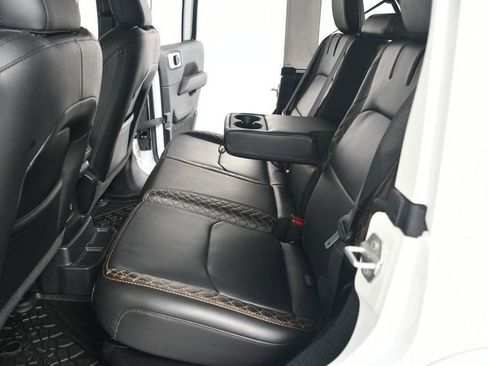 Used 2022 Jeep Wrangler Unlimited Sahara image 34