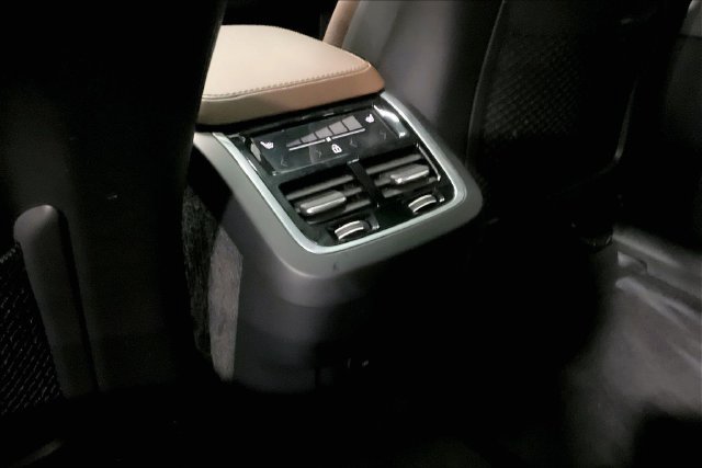 Certified 2024 Volvo XC90 B5 Plus w/ Protection Package Premier AWD/4WD image 37