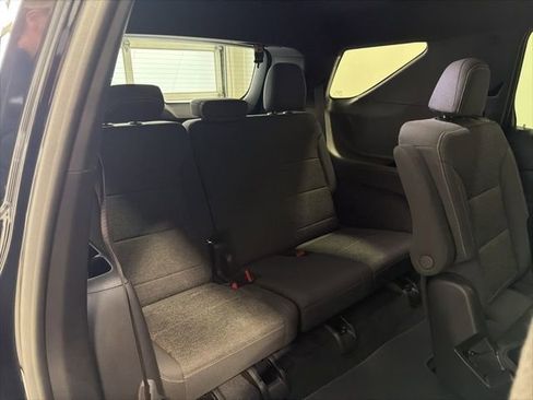 Used 2025 Chevrolet Traverse LT w/ Driver Confidence Package image 24