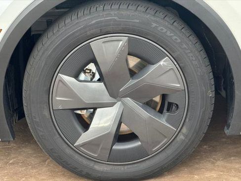 Certified 2025 Toyota Prius LE image 32