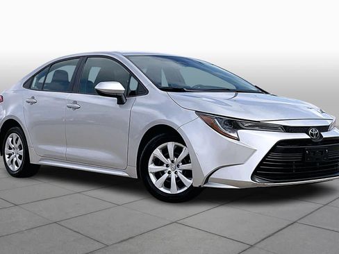 Used 2024 Toyota Corolla LE image 4