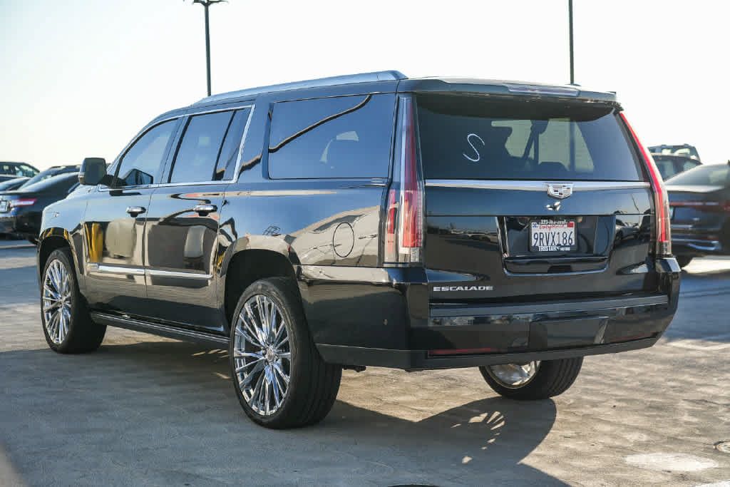 Used 2019 Cadillac Escalade ESV Premium Luxury RWD image 8