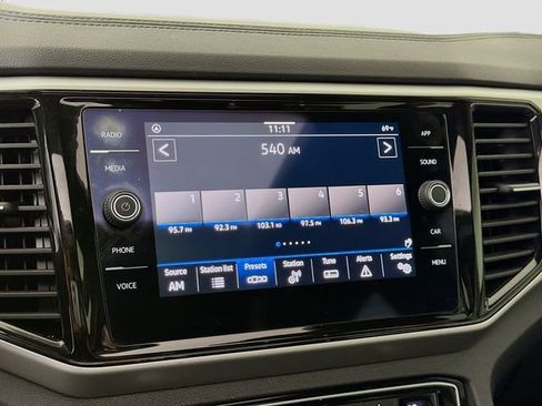 Used 2022 Volkswagen Atlas Cross Sport SE w/ Panoramic Sunroof Package FWD image 15