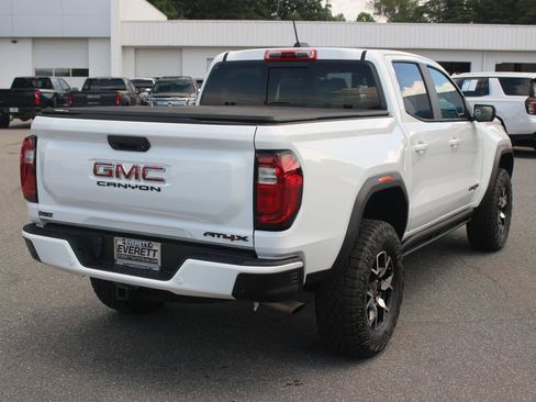 Used 2024 GMC Canyon AT4X AWD/4WD image 8